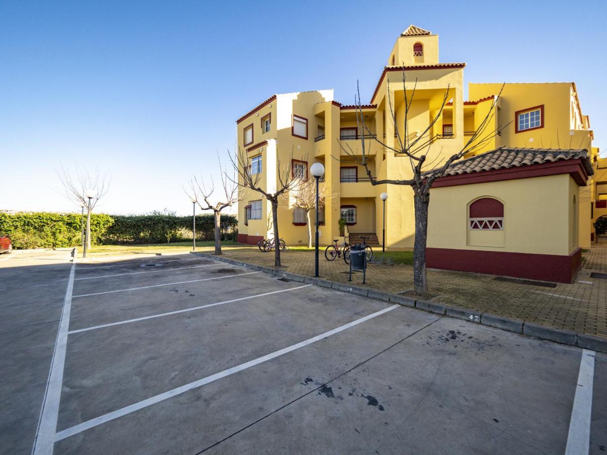Albatros Golf I By H Ayamonte