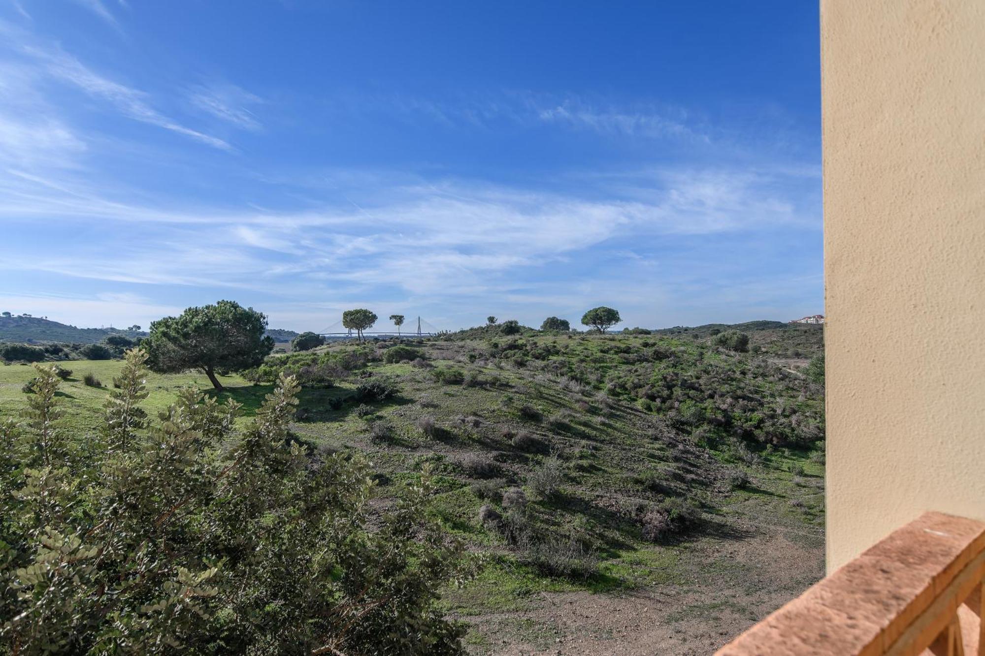 Albatros Golf I By H Ayamonte